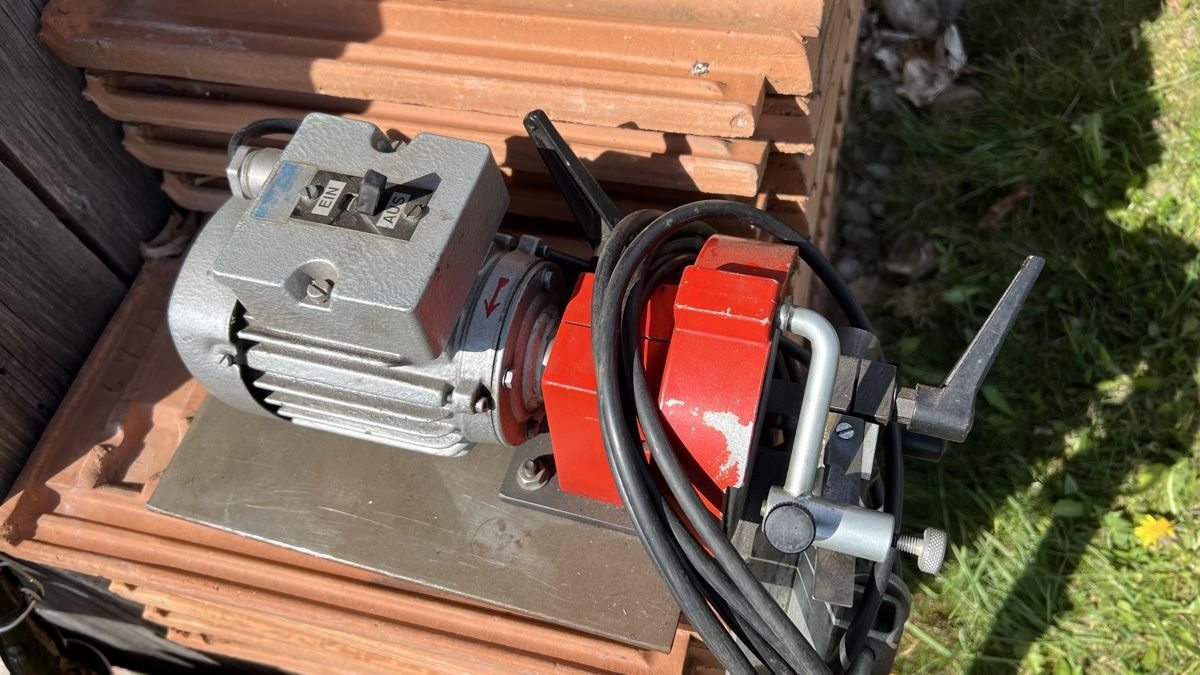 Tutti gli attrezzi: Spiralbohrer-Schleifmaschine DIMA – Usato da Goldiwil (Thun) venduto da Carlo77 5
