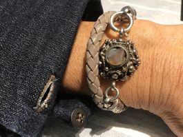 Edles Lederwickelarmband mit Anhänger