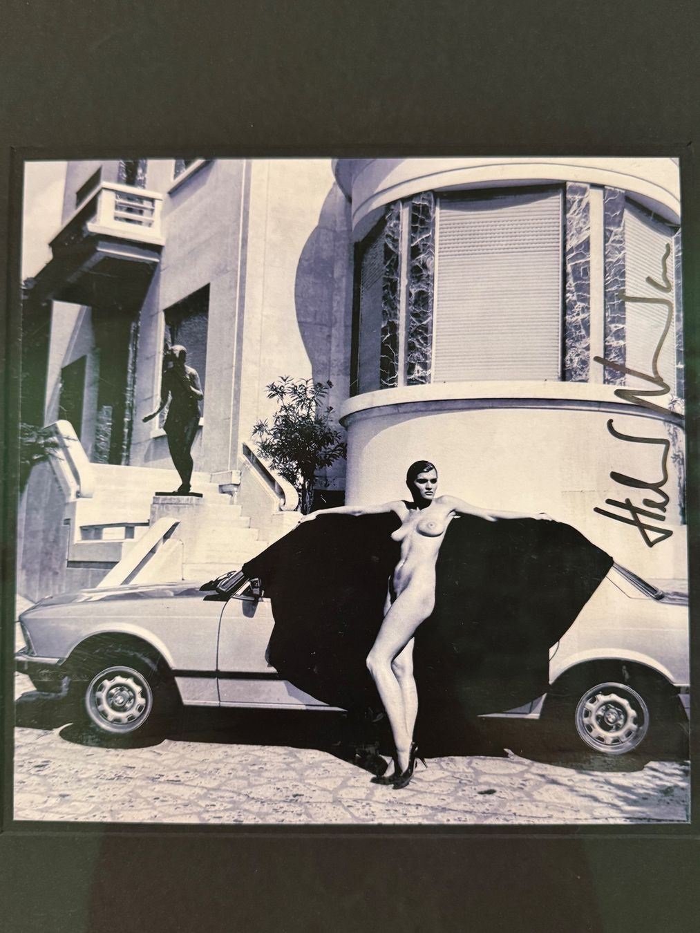 Poster & Bilder: Helmut Newton – Gebraucht aus Massagno von cha_gkq7 1