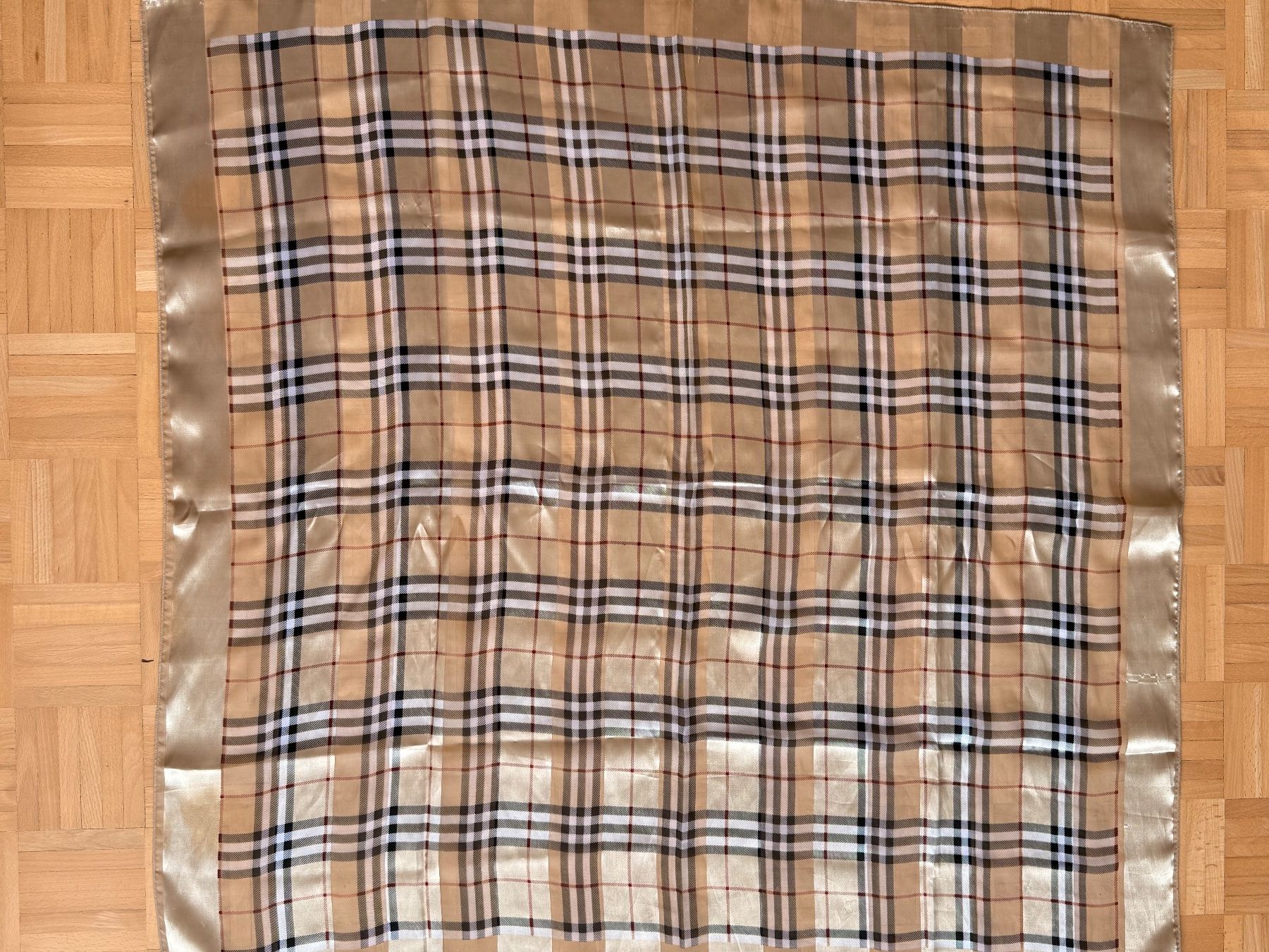 Foulards & écharpes: Foulard (Burberry Type) – D'occasion à Binningen par lan_w6w9 1
