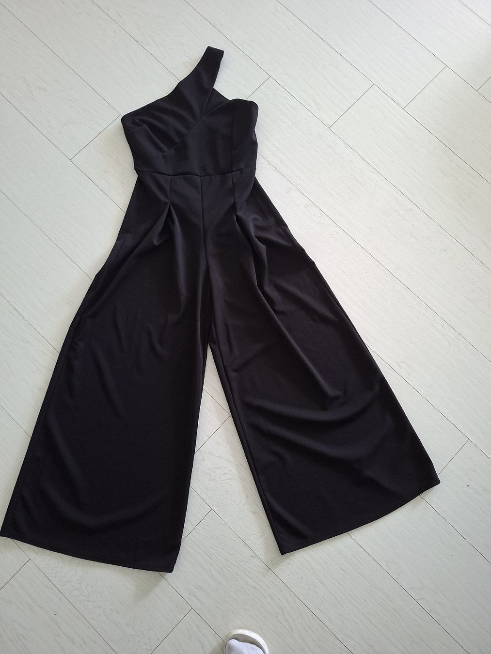 Wal G. Tute: Schwarzer Jumpsuit, One-Shoulder Style, Grösse S,Top! – Nuovo (secondo la descrizione) da Pfäffikon ZH venduto da Grace2717