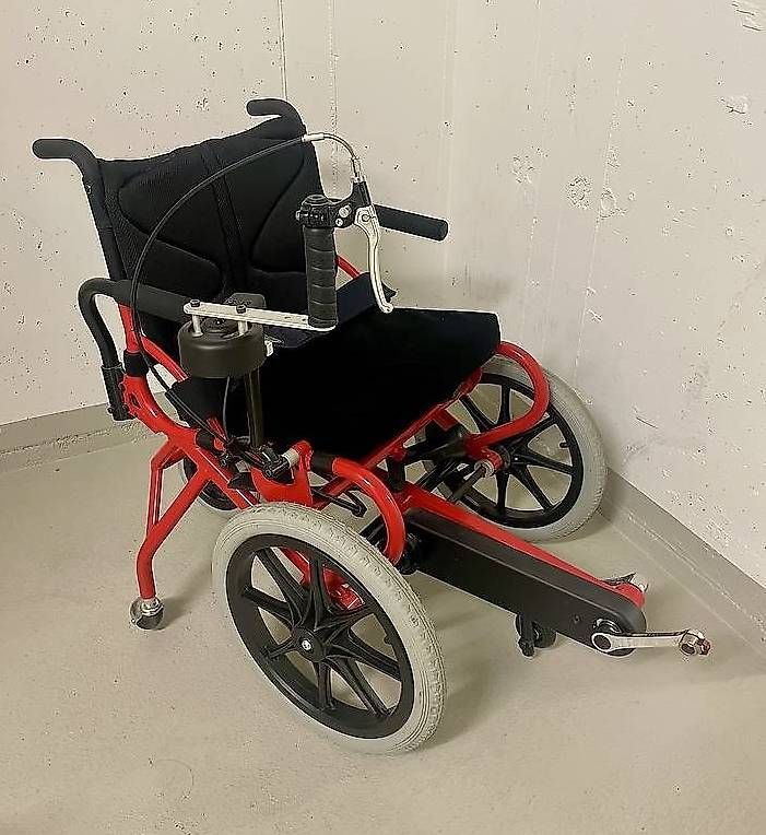 Sedie a rotelle: Velo-Rollstuhl Cogy – Usato da Zug venduto da pinat14