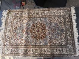 Orientteppich handgeknüpft Blumenmuster vermutlich Persien