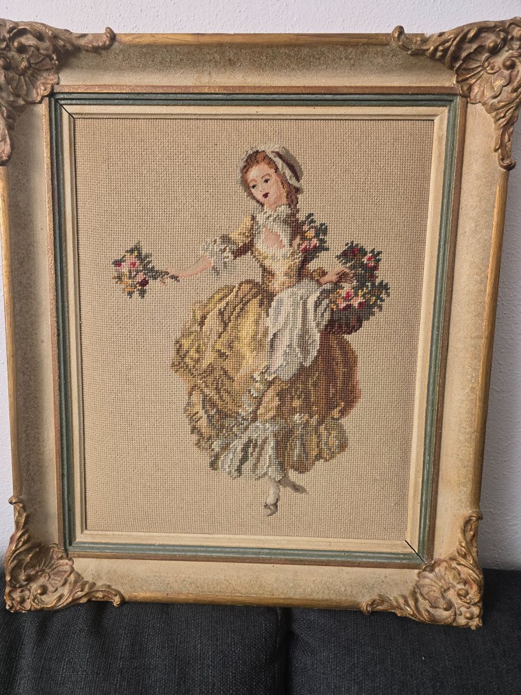 Posters & Illustrations: Gesticktes Bild mit Dame und Blumen im Rahmen – D'occasion à St gallen par bb_12 1