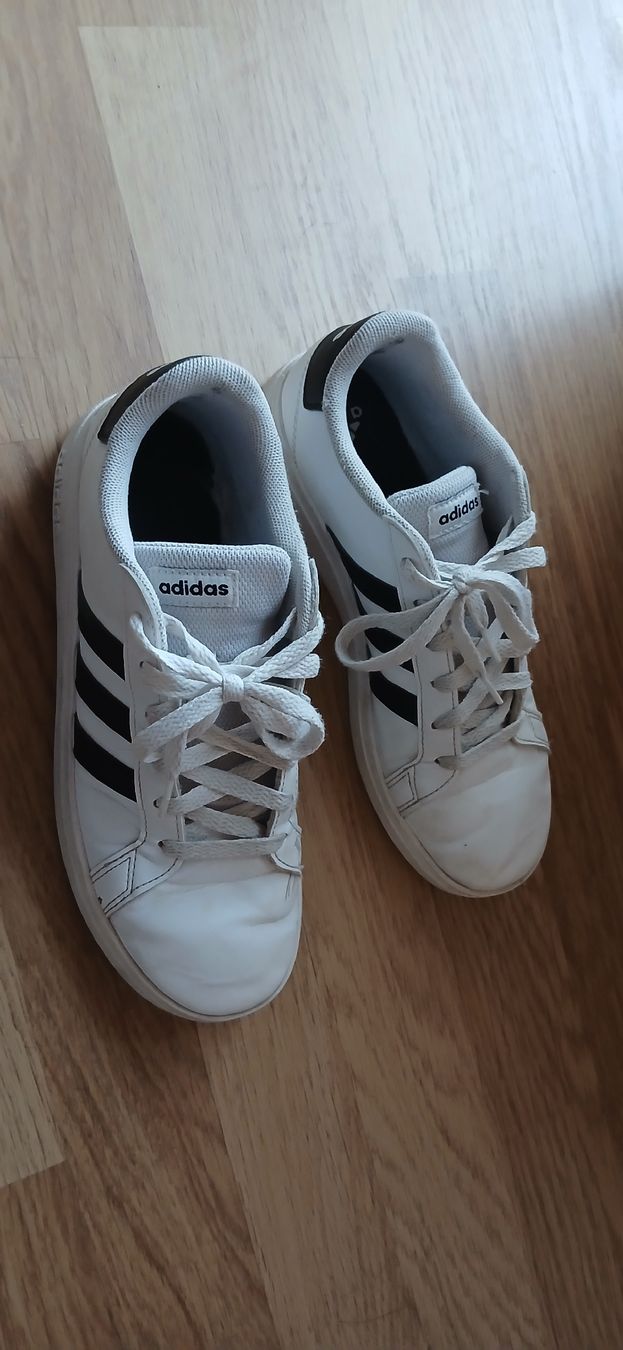 Adidas Chaussures hommes: baskets Adidas,chaussures – D'occasion à Montcherand par petiteoune75