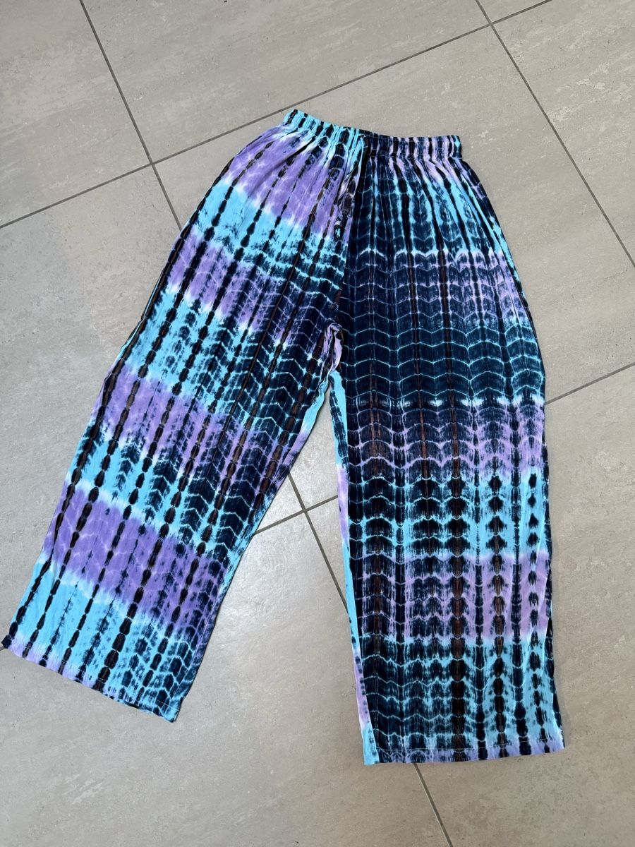Pantalons: Leichte Sommerhose in Batikoptik – Neuf (Voir description) à Sigriswil par ck56