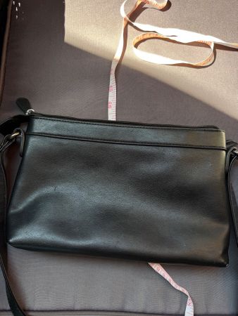 Schwarze Umhängetasche von David Jones