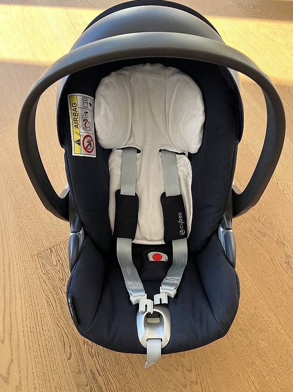 Sièges auto: Babyschale (MaxiCosi) Cybex  – D'occasion à St. Gallen par Miniwomn