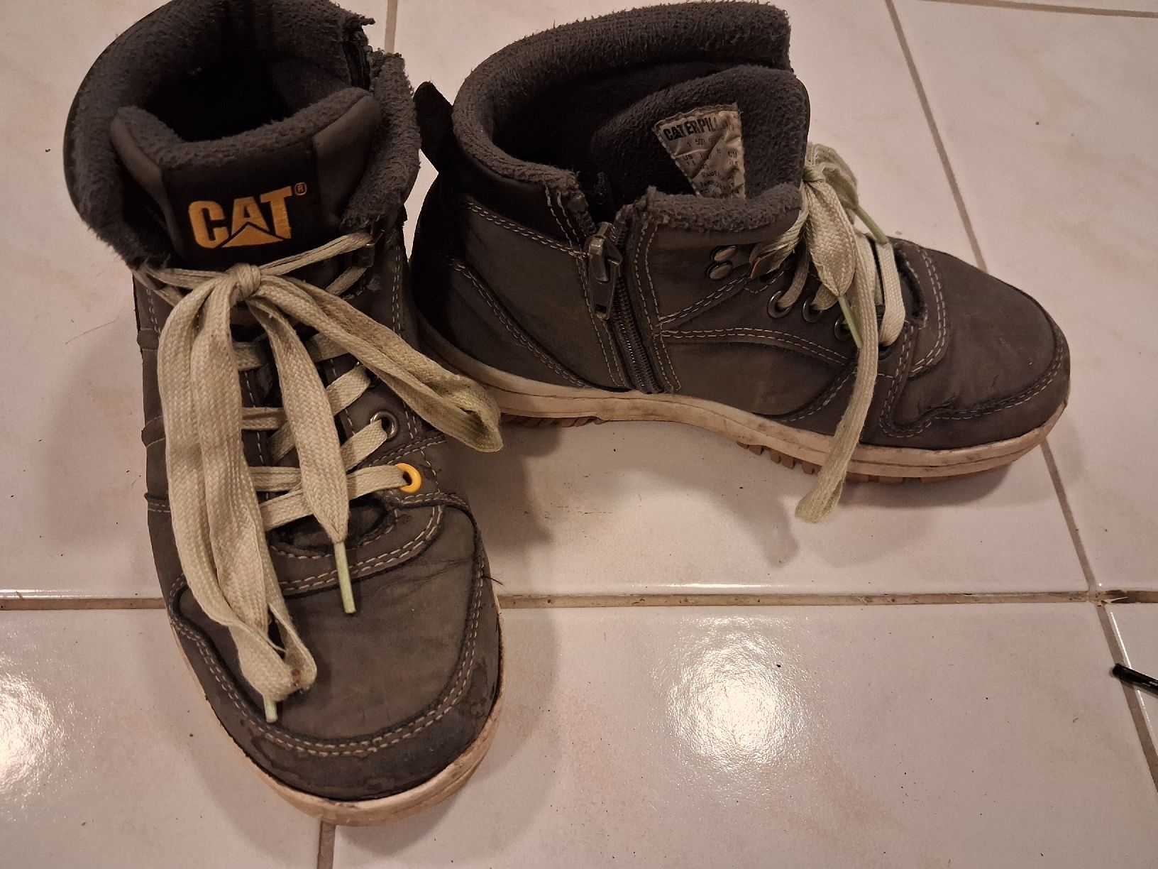 Caterpillar Scarpe per ragazzi: Winterboots von CAT, Grösse 33 – Usato da Weiach venduto da Musikmaengu
