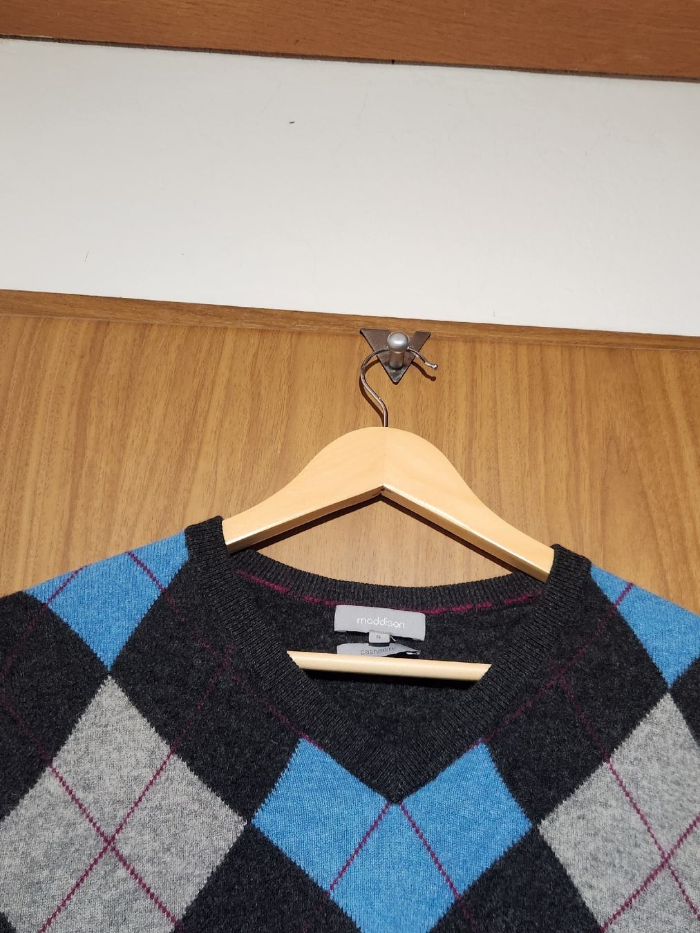 Maddison Pulls & Sweat-shirts: Pull col V Maddison cachemire taille S/M motif argyle – D'occasion à Niedergösgen par Eva2410 2