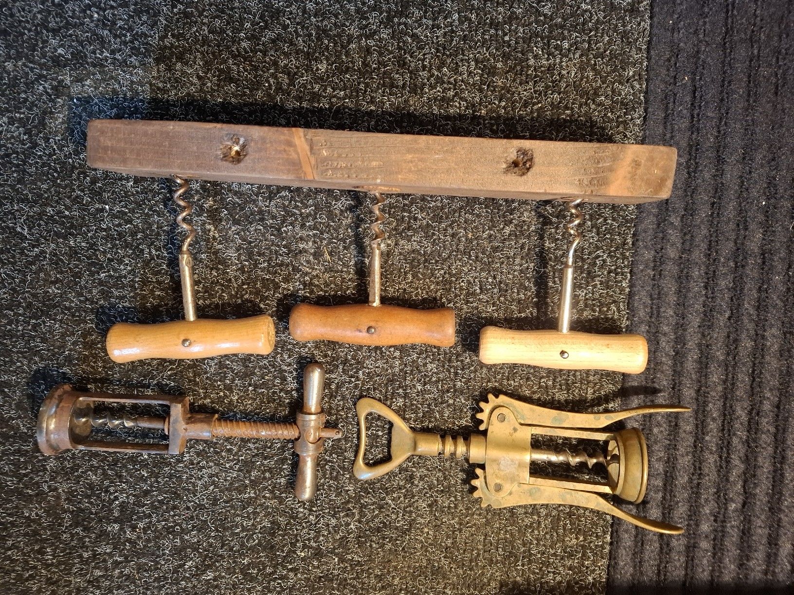 Apribottiglie & Tappi per chiusura: Serie di 5 cavatappi vintage – Usato da Motto Blenio venduto da Vigio 3