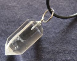 NEU: TOP Bergkristall Edelstein Anhänger mit Kette