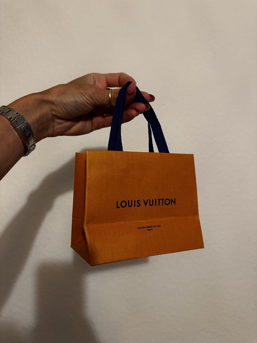 Louis Vuitton Borse: Louis Vuitton Papiertragetasche klein, neuwertig – Usato da Zürich venduto da Coco.swiss 1