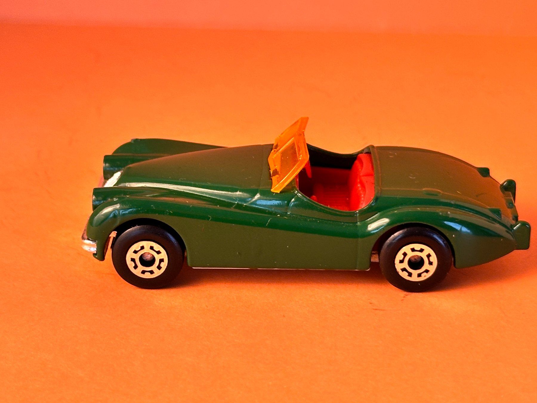 Matchbox Modellini d'auto: Matchbox Macau , Jaguar XK 120 – Usato da Seuzach venduto da Jage 3