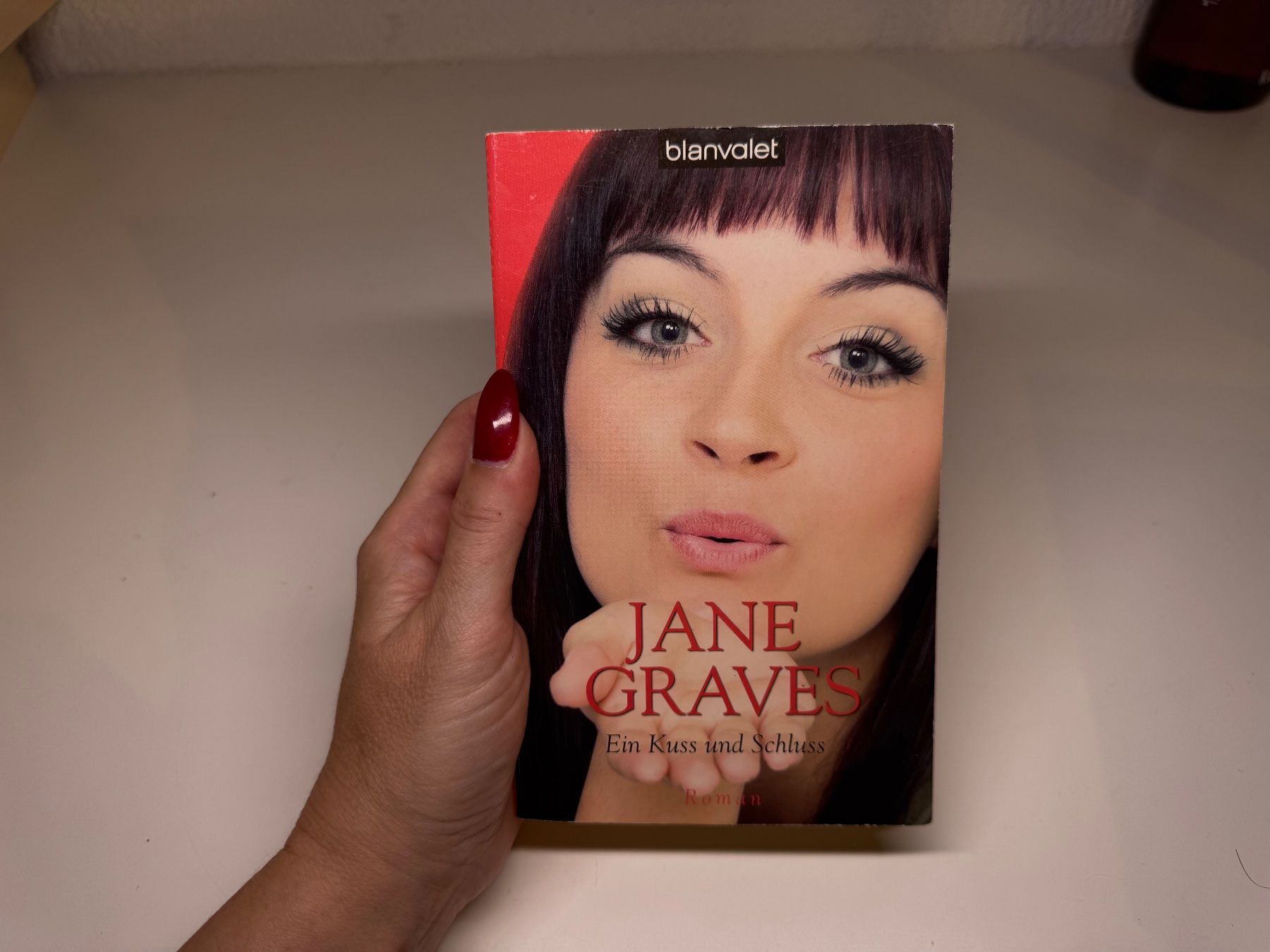 Libri: ROMAN: Jane Graves, Ein Kuss und Schluss – Usato da Grosswangen venduto da Deutsche_Romane