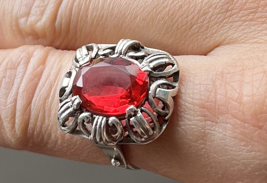 Anelli: Antiker Silber Ring mit rotem Stein / Art Deco? / 835 Silber – Usato da Biel/Bienne venduto da LadyDita