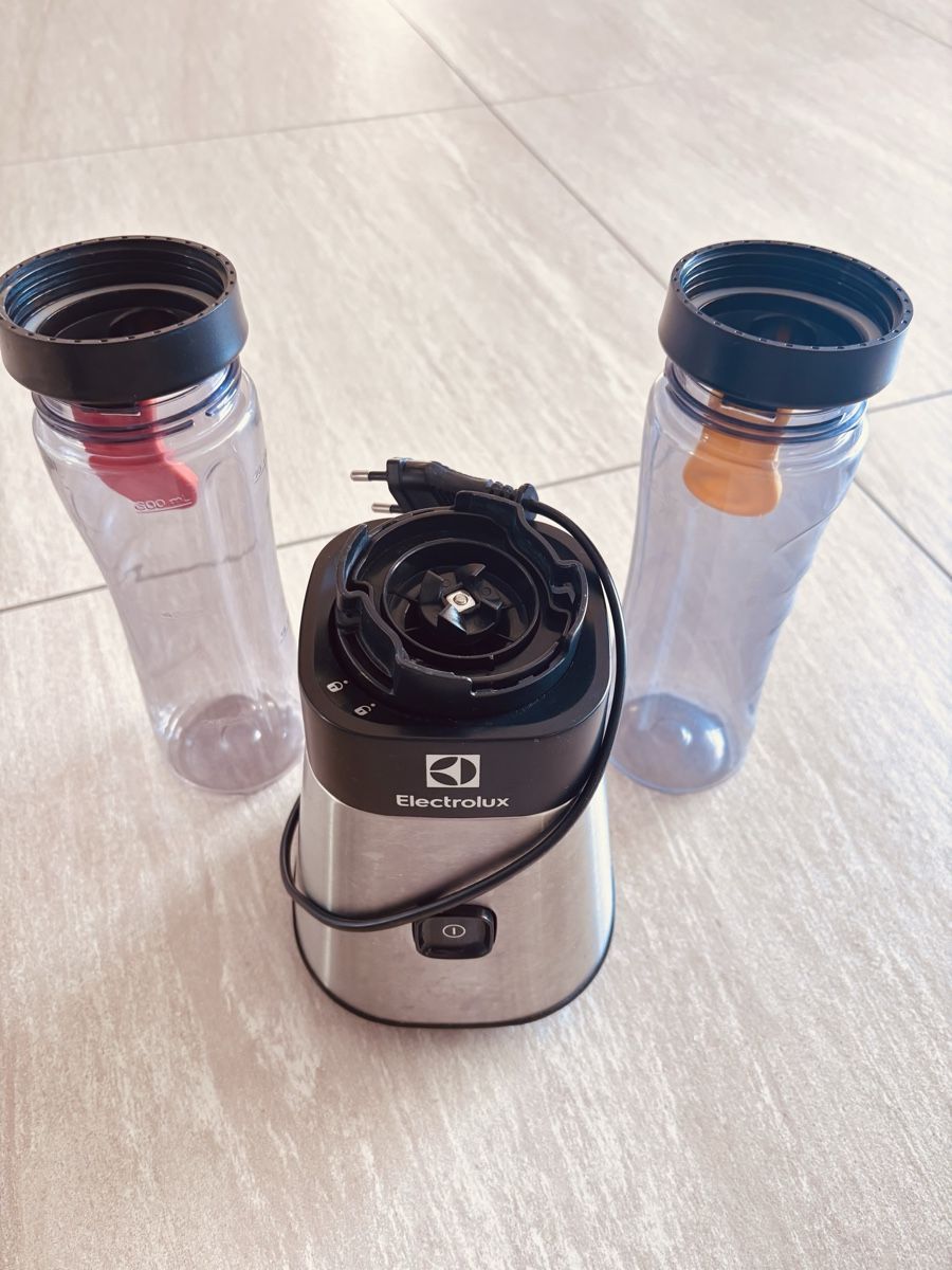 Electrolux Elettrodomestici da cucina: Electrolux Standmixer mit 2 Flaschen, wenig gebraucht – Usato da Lippoldswilen venduto da kat_brg5 1