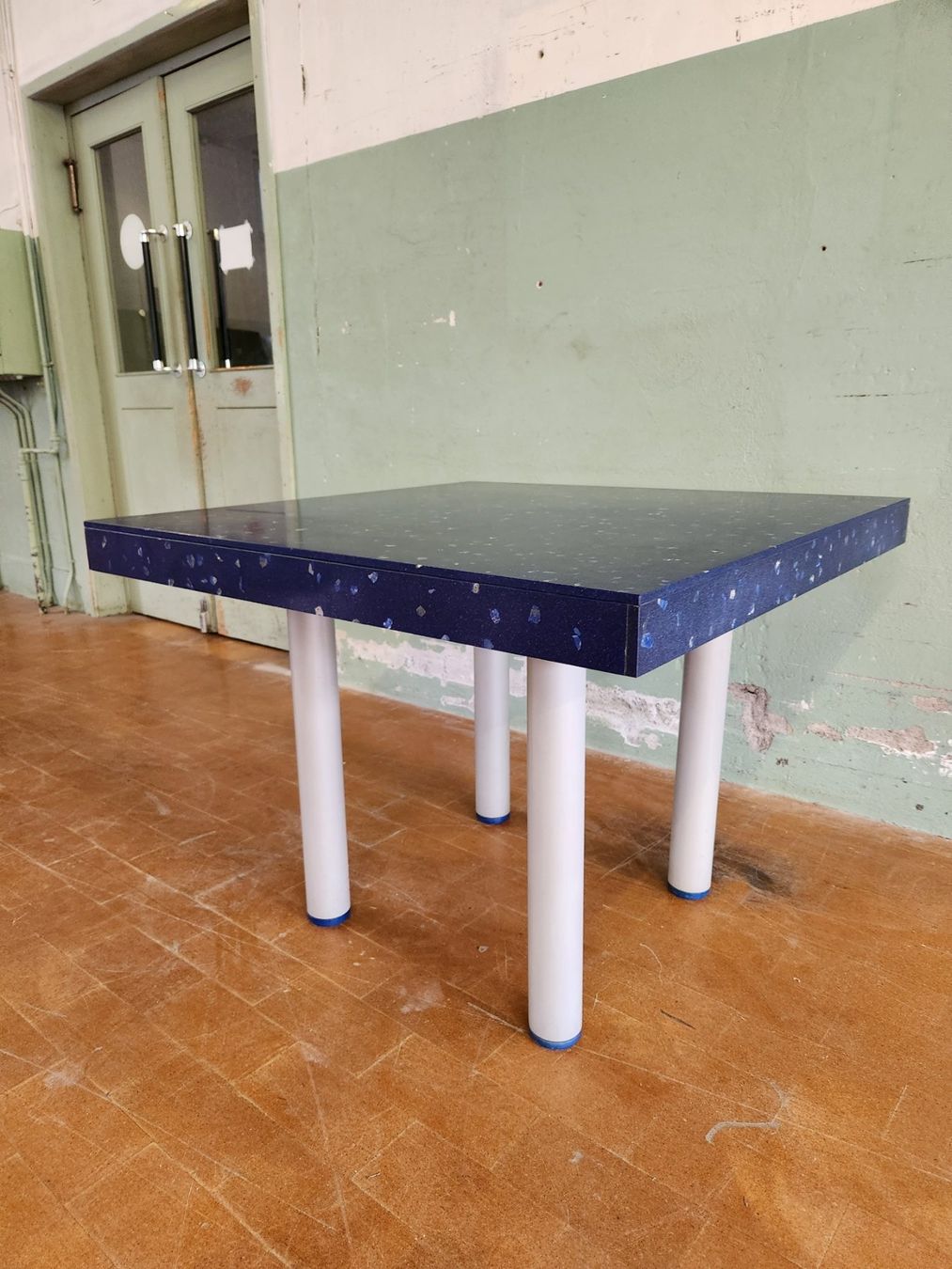 Tavoli: Designer Tisch aus Kunststein mit Lapislazuli – Usato da Lichtensteig venduto da Usedinstorecom 1