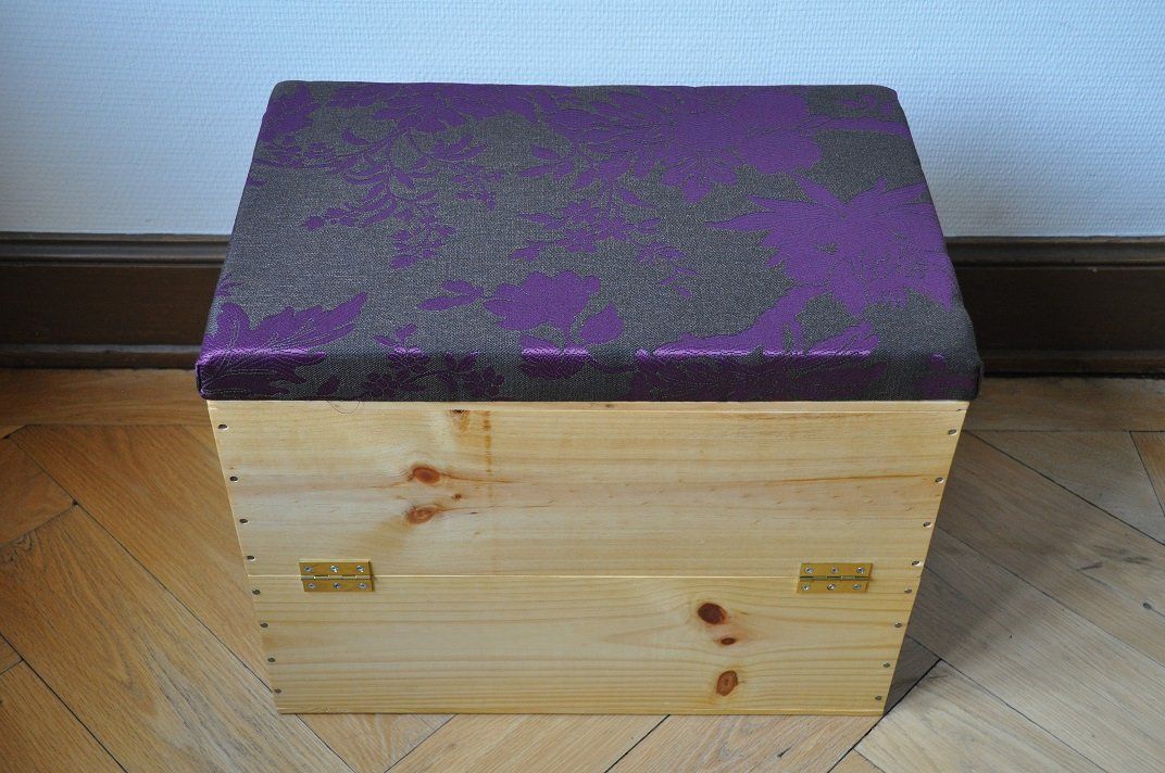 Truhen: Exklusive Sitztruhe/Sitzhocker/Möbel aus Weinkisten Mod. 09 – Neu (gemäss Beschreibung) aus Zürich von kisten-karl 6