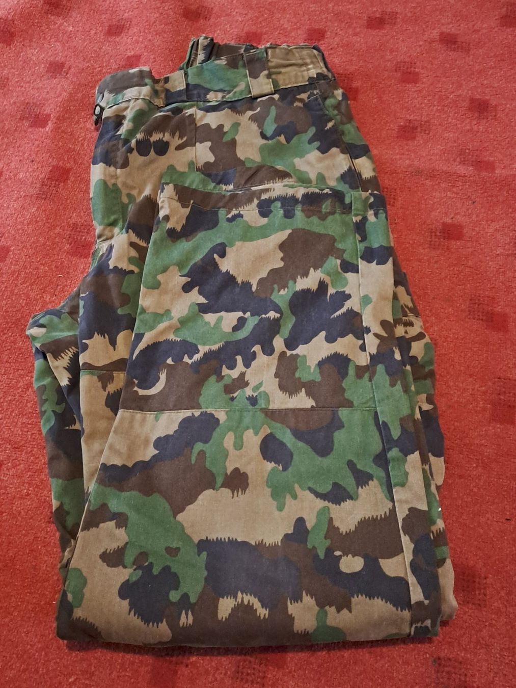 Schweizer Armee Uniformen: Tarnhose 90, gebraucht,  Grösse 44 / 76 – Gebraucht aus St.Gallen von Infanteriewerk 1