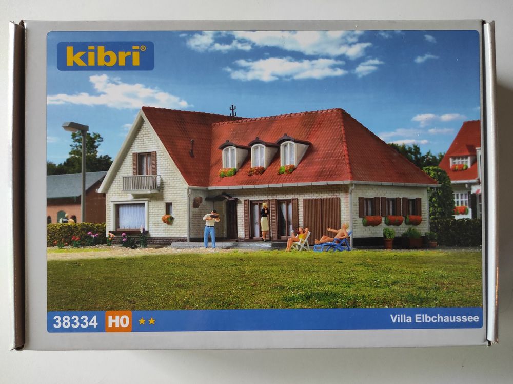 villa-mit-garage-elbchaussee-bausatz-von-kibri-h0-neu-und