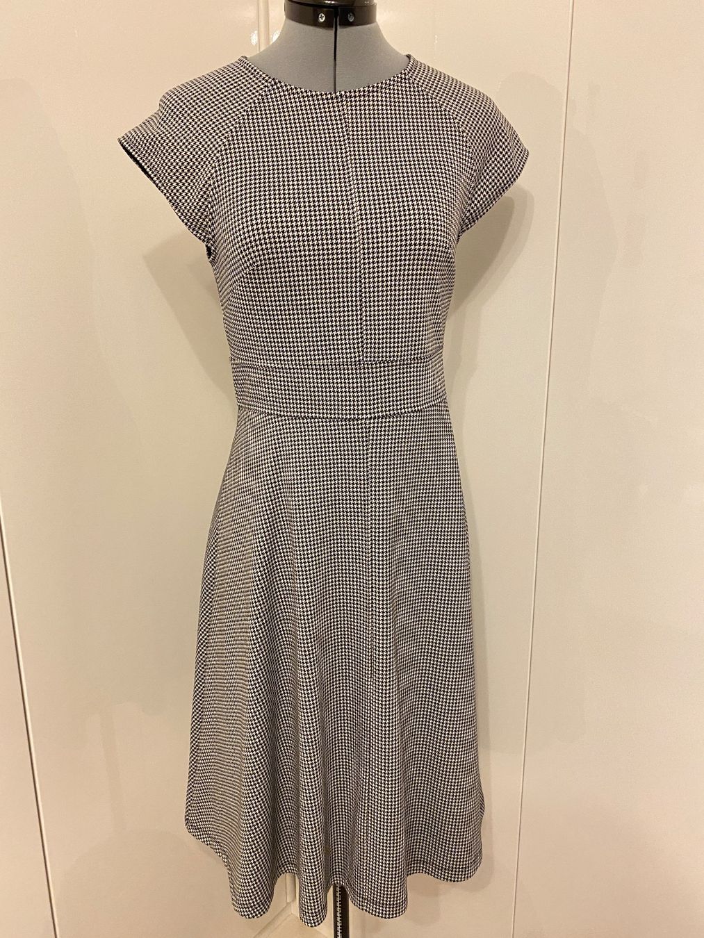 Kleider: Elegantes Kleid mit Gürtel, Grösse 36 – Neu (gemäss Beschreibung) aus Grenchen von olecka24 2