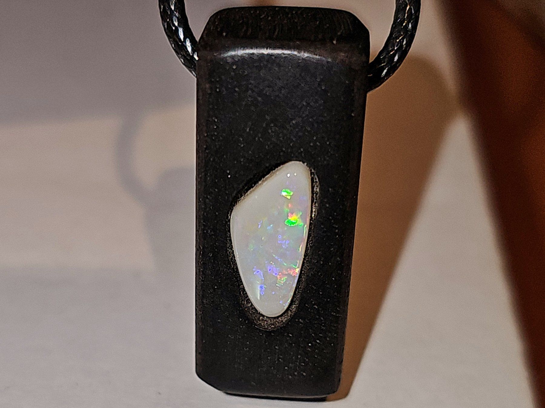 Ciondoli: Australischer multicolor Flashfire Opal im Ebenholz – Nuovo e nell'imballaggio originale da Uerkheim venduto da Winwinner 4