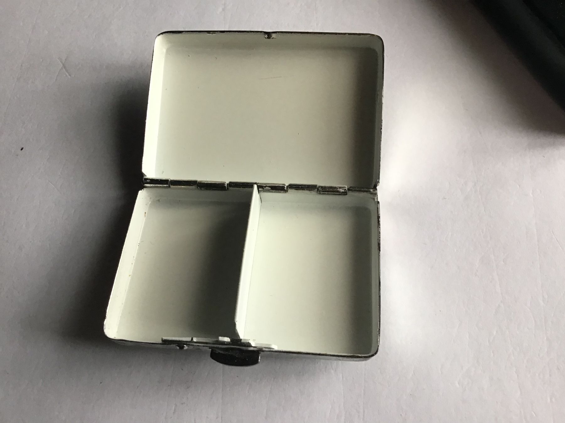 Tutte le decorazioni: Pillenbox ca 40 jährig – Usato da Rüti ZH venduto da Phaeton10 1