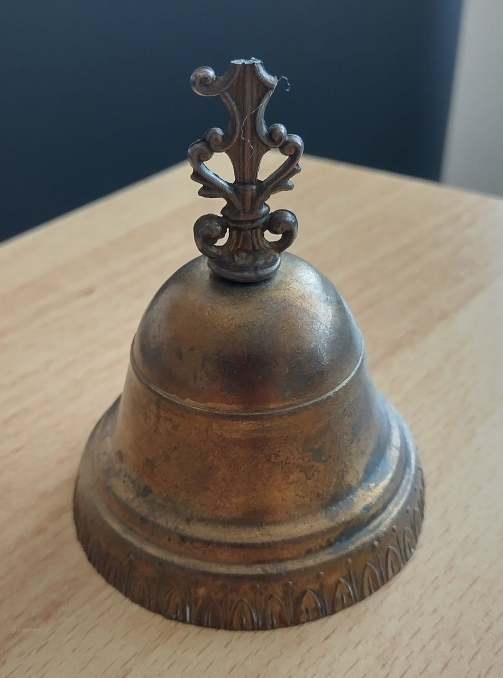 Campanacci mucche: Antike Tischglocke / Handglocke aus Messing – Usato da Jona venduto da Argus36 1