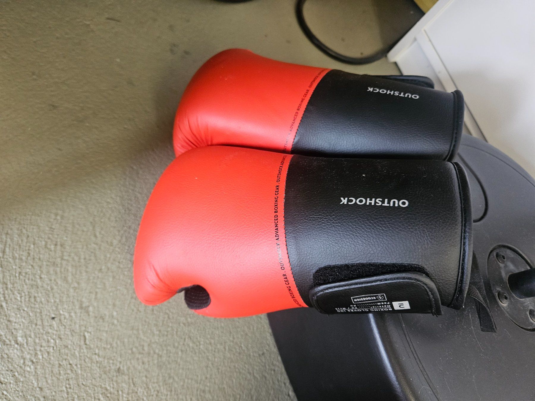 Decathlon Sacchi da boxe: Punching Ball mit Handschuhen gebraucht/Kinder & Jugendliche – Usato da Kollbrunn venduto da tsrg2013 1