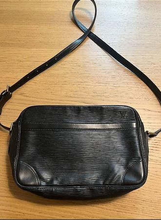 LOUIS Vuitton Trocadero Epi Schwarz Umhängetasche