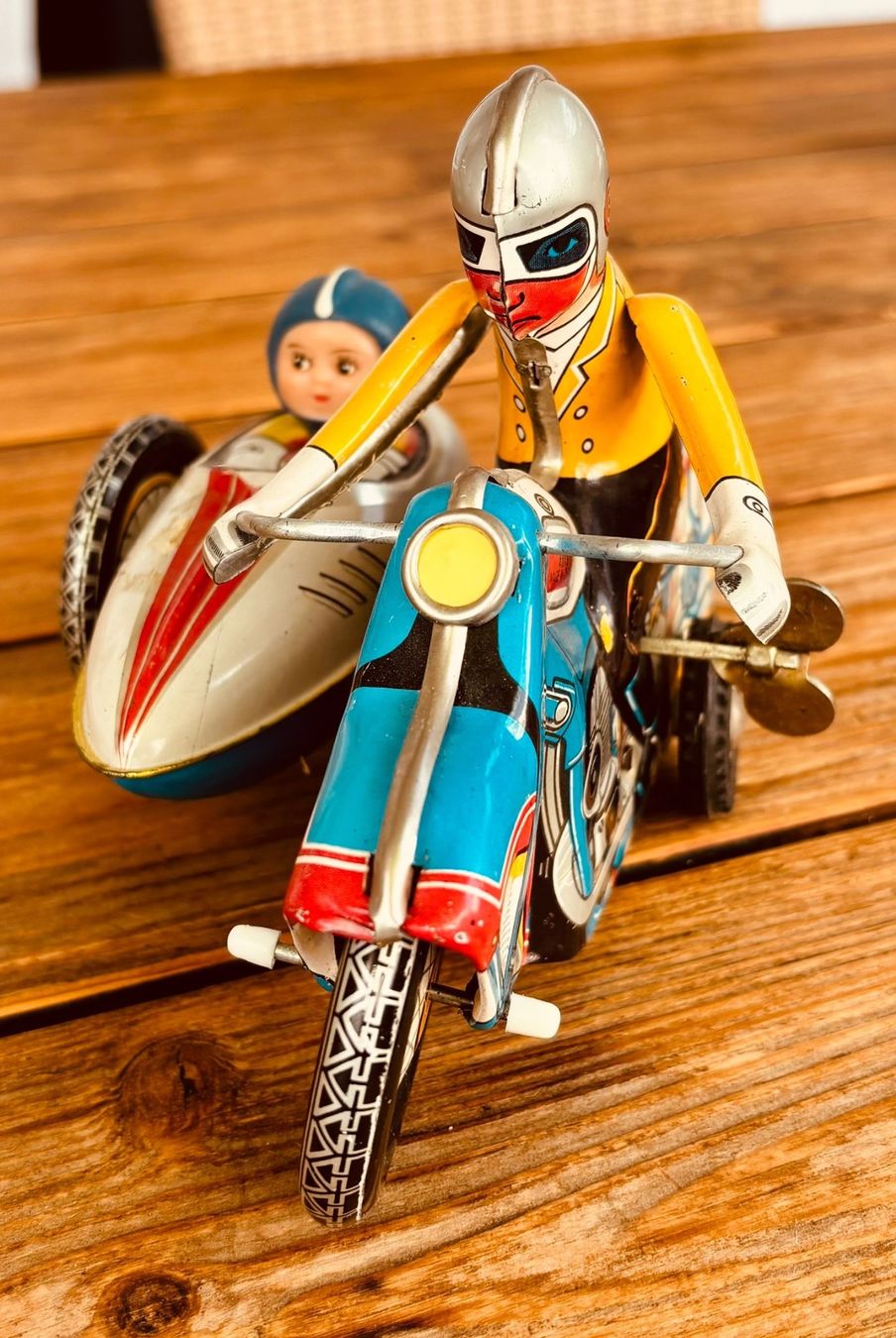 Giocattoli: Antikes Blechspilzeug Motorrad mit Seitenwagen Schlüssel – Usato da Thun venduto da Studi1974 1