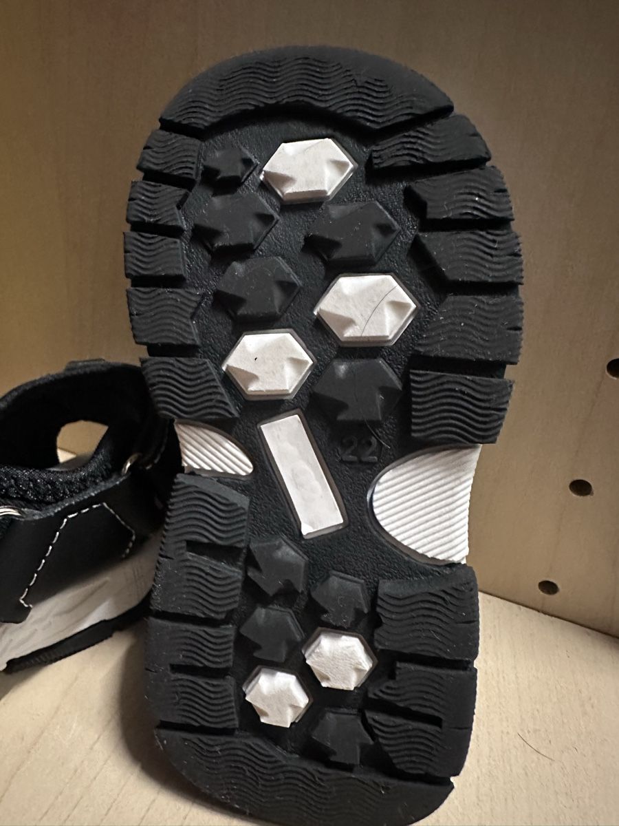 Scarpe per ragazzi: Vty Sandals - Black - Size 22 – Usato da Bülach venduto da ViktoriiaMatus 2
