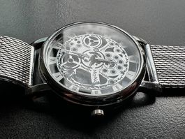 Herrenuhr Skelettuhr silbernes Mesh-Armband, neuwertig