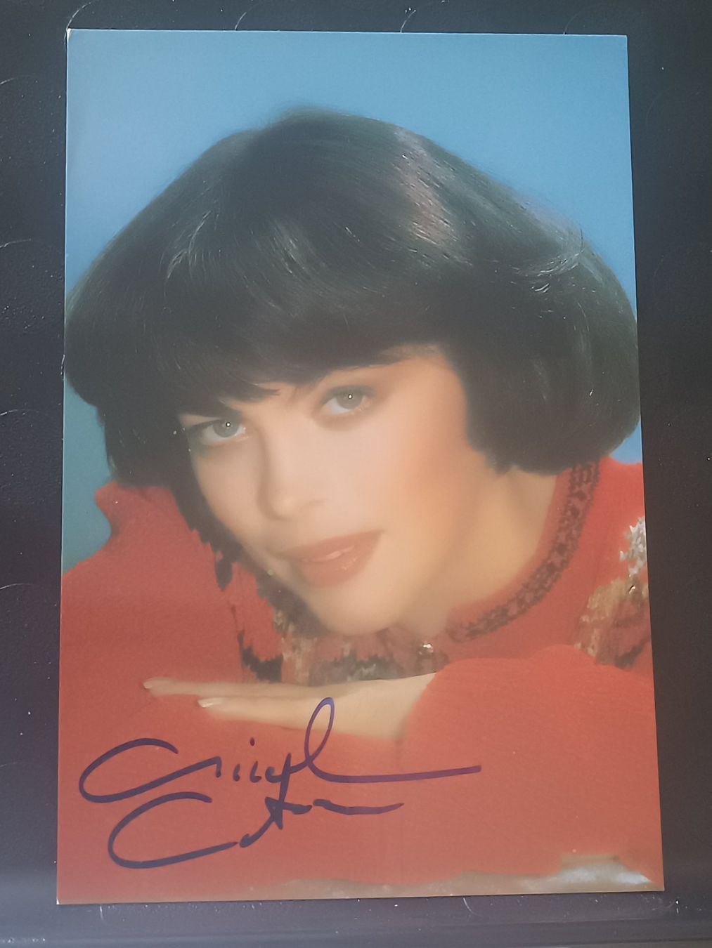 Autogramme: Mireille Mathieu - handsignierte Autogrammkarte – Gebraucht aus Menziken von Artographs