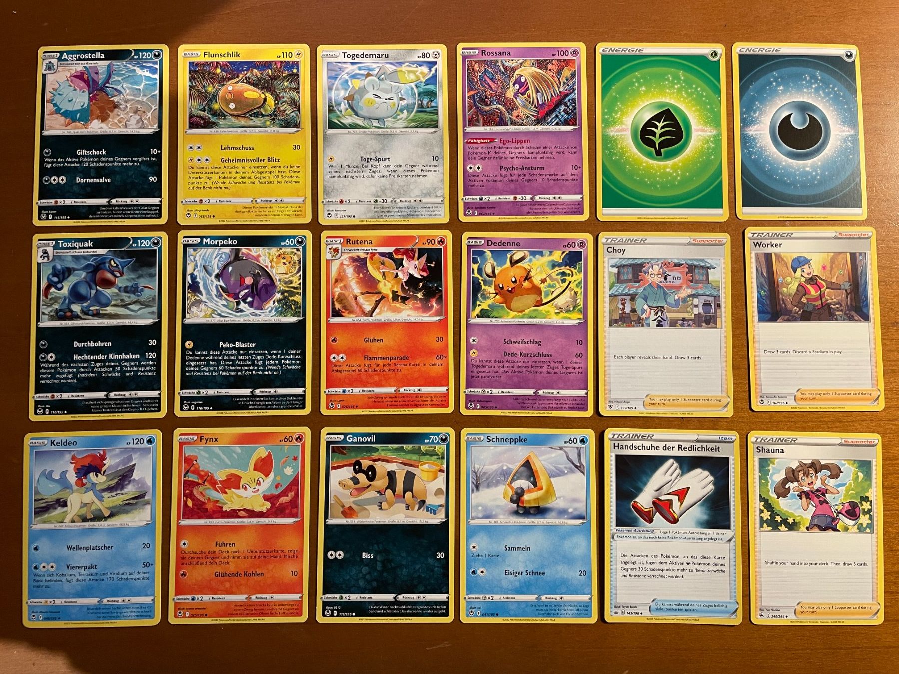 Pokémon Carte collezionabili: Pokemon Karten Set (Versand gratis) – Nuovo (secondo la descrizione) da Chur venduto da Angerson