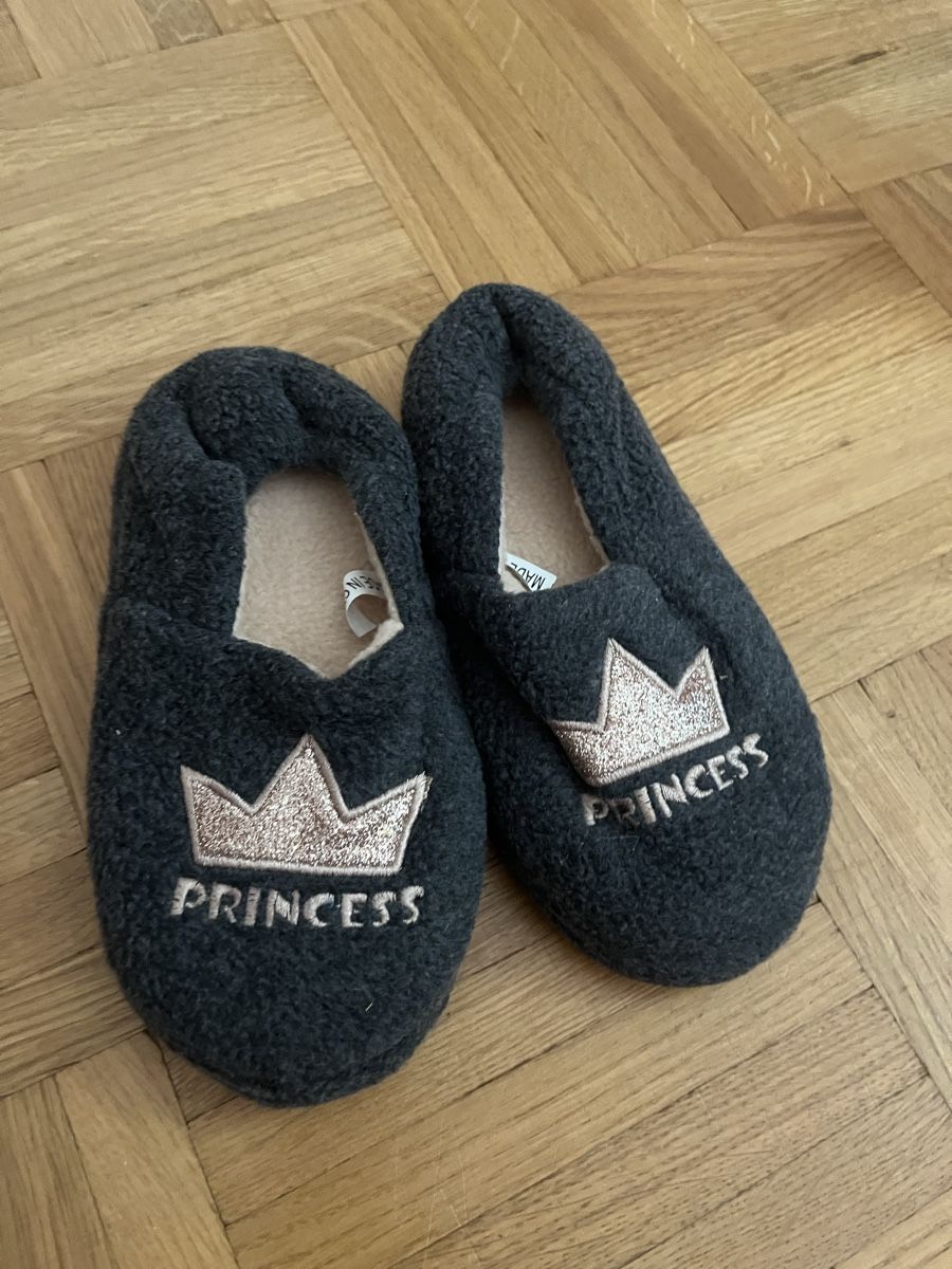 Scarpe per ragazze: Pantoufles princesse size 30 NEUF – Nuovo (secondo la descrizione) da Bellevue venduto da utilisatratice