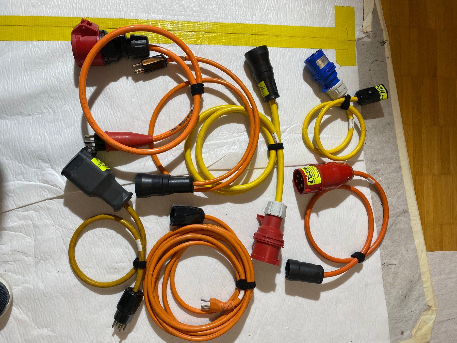 Cavi: Adapter Set Überganskabel CEE16 CEE32 Typ15 Typ25 Typ12 T23 – Usato da Reinach BL venduto da Herzogtech