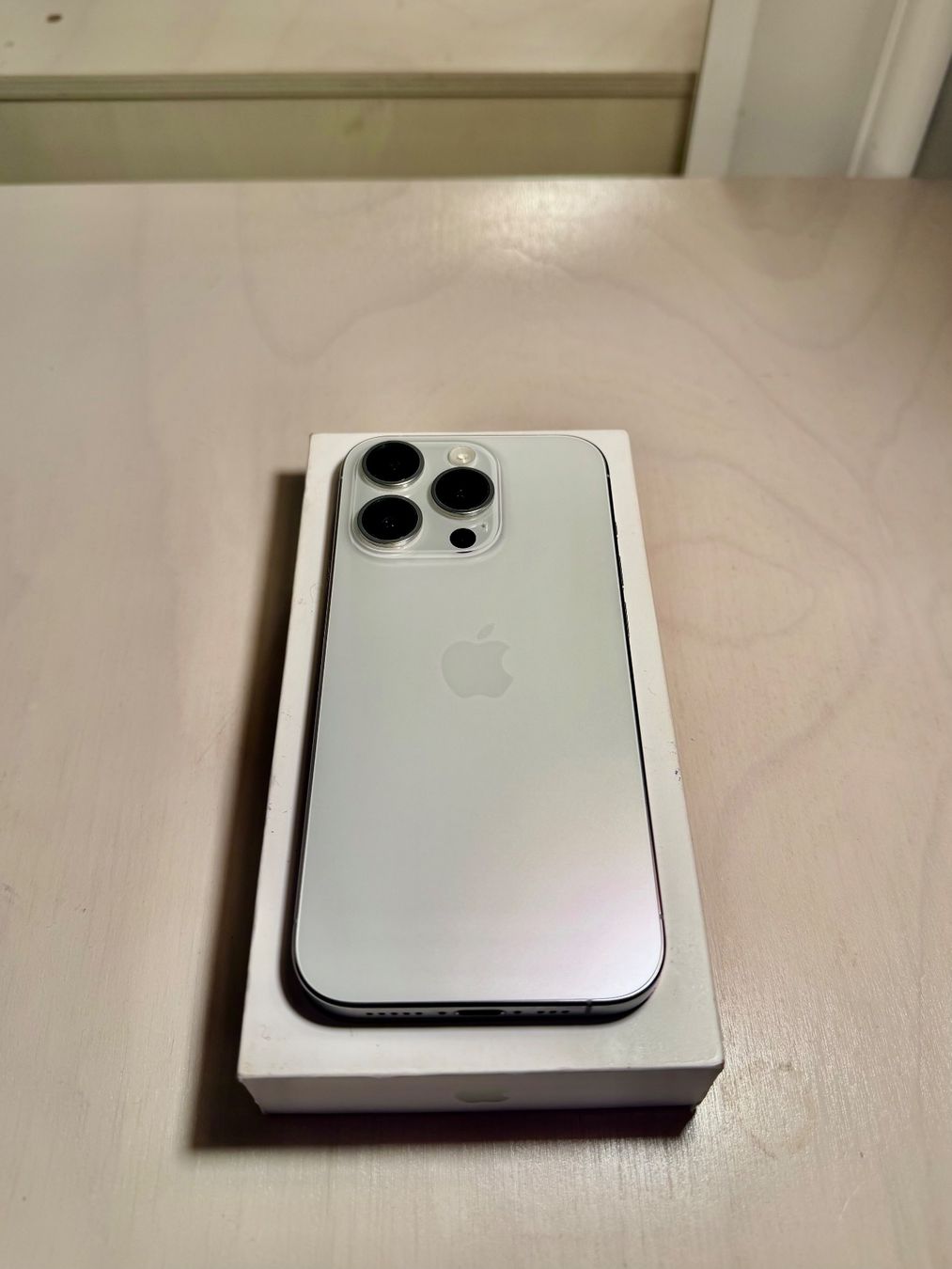 Apple Handys / Smartphones: Apple iPhone 15 Pro, 1TB, Weiss - TOP ZUSTAND – Gebraucht aus Zürich von lino.t 1
