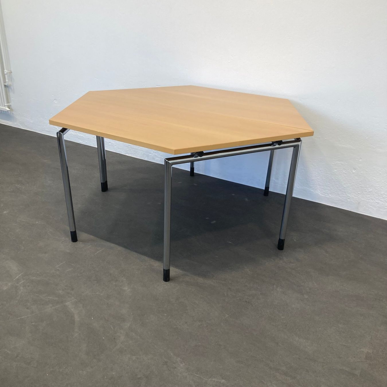 Sedus Tavoli: Sedus Classic Sitzungstisch Trapez-Kombi – Usato da Schönenwerd venduto da mcofficeshop 2