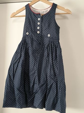 Süsses Trachtenkleid mit Schürze, Grösse 104, Top Zustand!