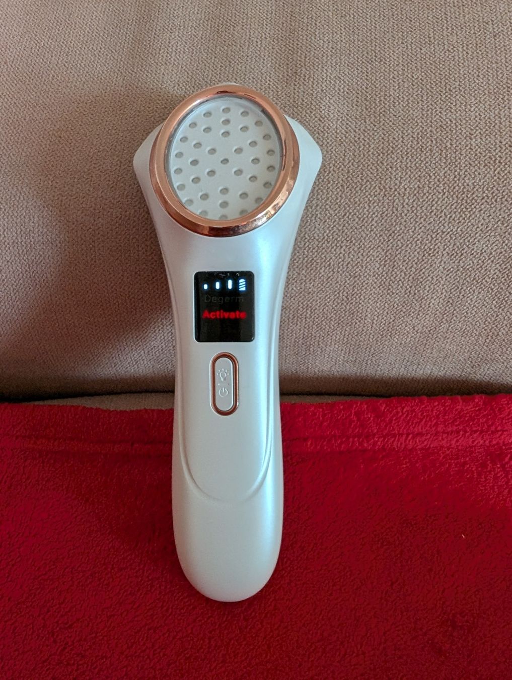 Gesichtspflege: Gesichtspflege-Gerät LED Rot Blau Licht  – Gebraucht aus Biel/Bienne von goodtimes_19