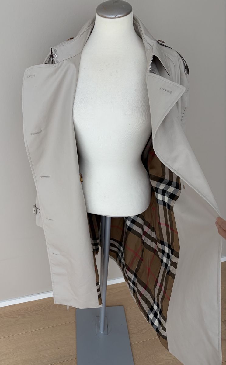 Burberry Cappotti: BURBERRY Trenchcoat Gr.42 NP1800,- – Nuovo (secondo la descrizione) da Degersheim venduto da Starkigel 2
