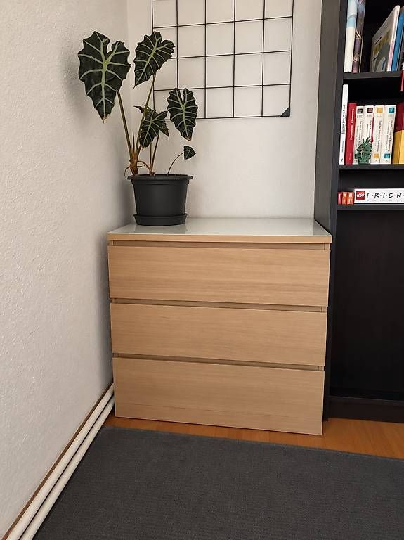 Kommoden: MALM Kommode mit Glasabdeckung – Gebraucht aus Wallisellen von sve_y2qy