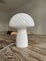 Mushroom Tischlampe aus Glas  Weiss / Swirl-Design: wie neu
