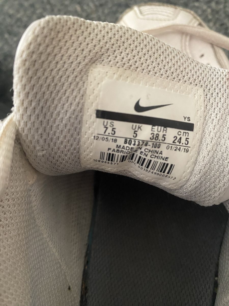 Nike Chaussures hommes: Nike Schuhe – D'occasion à Boll par schueleli 3