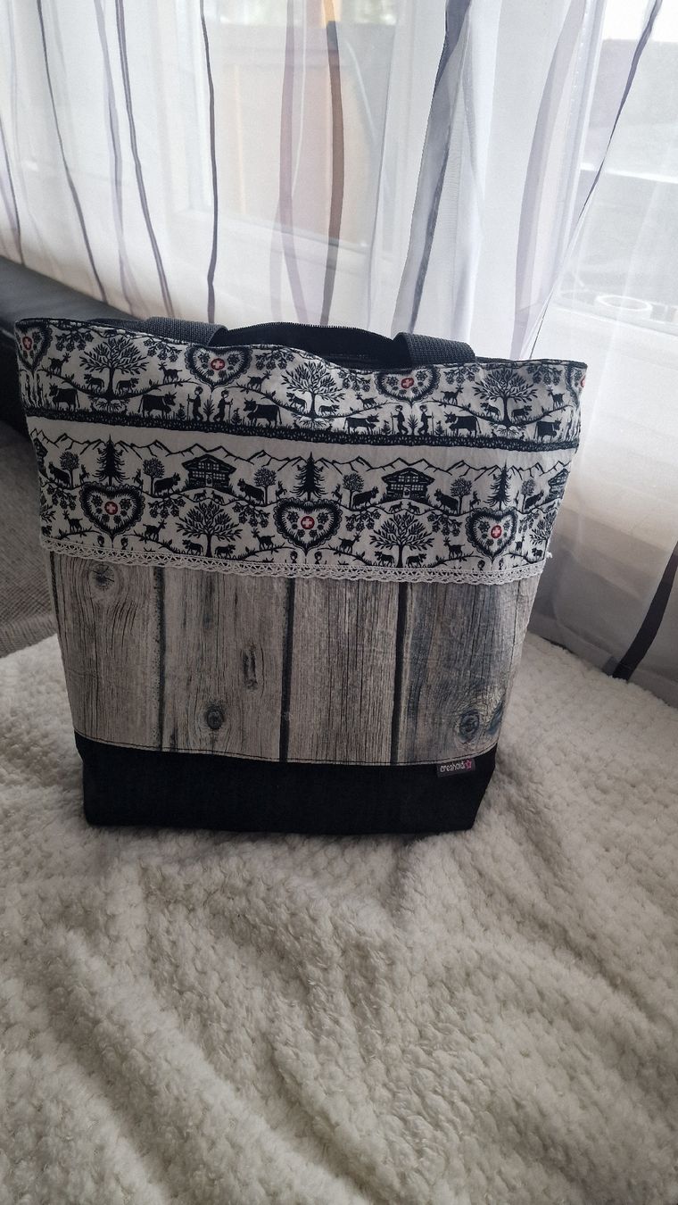 Taschen für Damen: Handtasche CH sujet – Neu (gemäss Beschreibung) aus Willerzell von mieze90