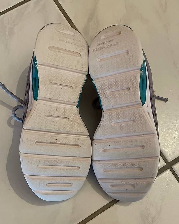 Skechers Schuhe für Mädchen: Turnschuhe Gr.32 – Gebraucht aus Schwellbrunn von N_adine-92 1