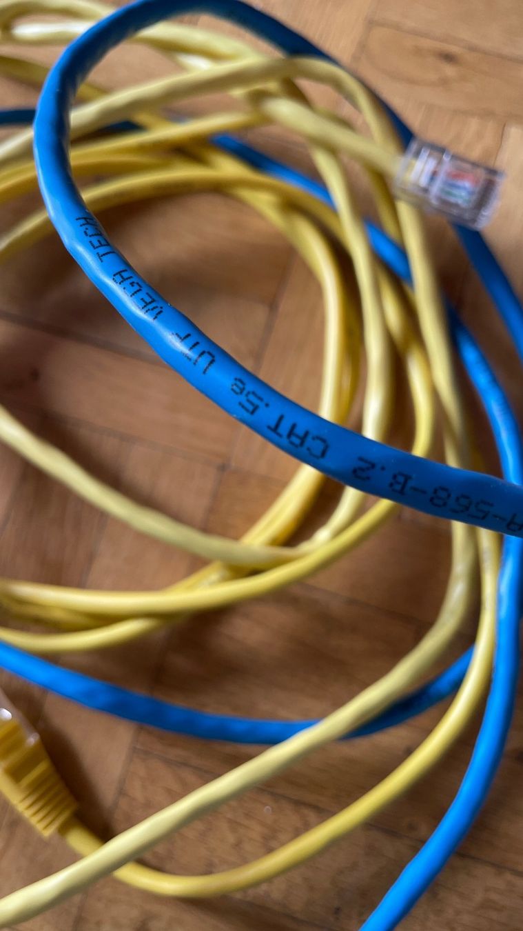 Câbles: 4 Stk. Netzwerkkabel CAT 5e – D'occasion à Glattfelden par cybermaxx 2