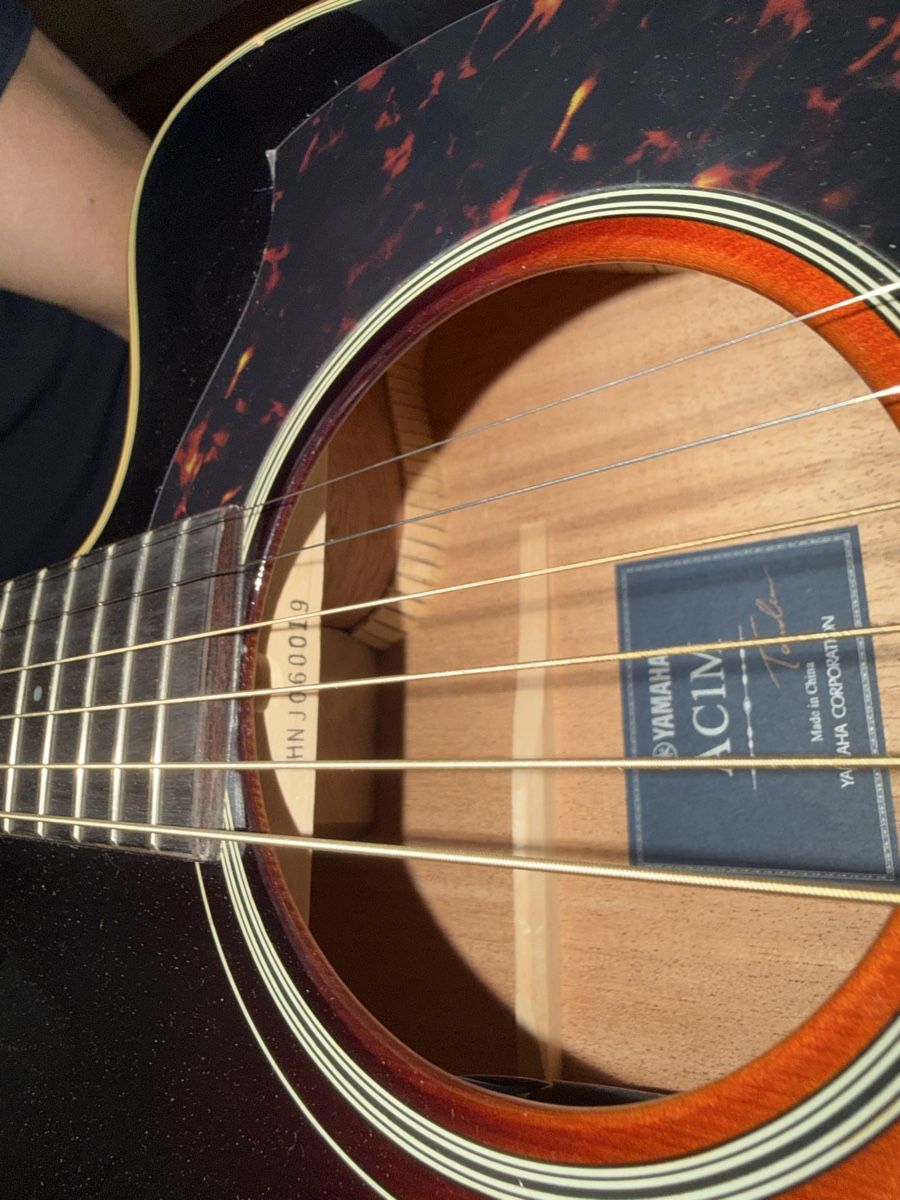 Yamaha Instruments de musique: Akustikgitarre Yamaha  – D'occasion à Sennhof par donix 4
